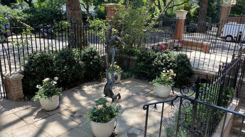 Landscaping front courtyard garden in Chelsea